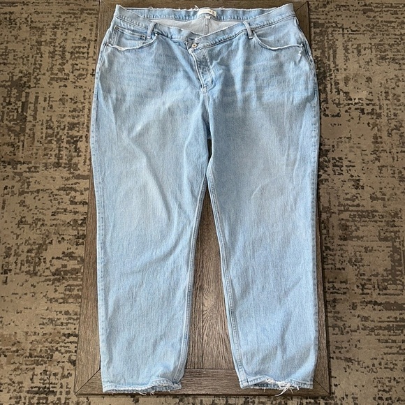 Abercrombie and Fitch Curve Love High Rise Dad Jean - Picture 1 of 10